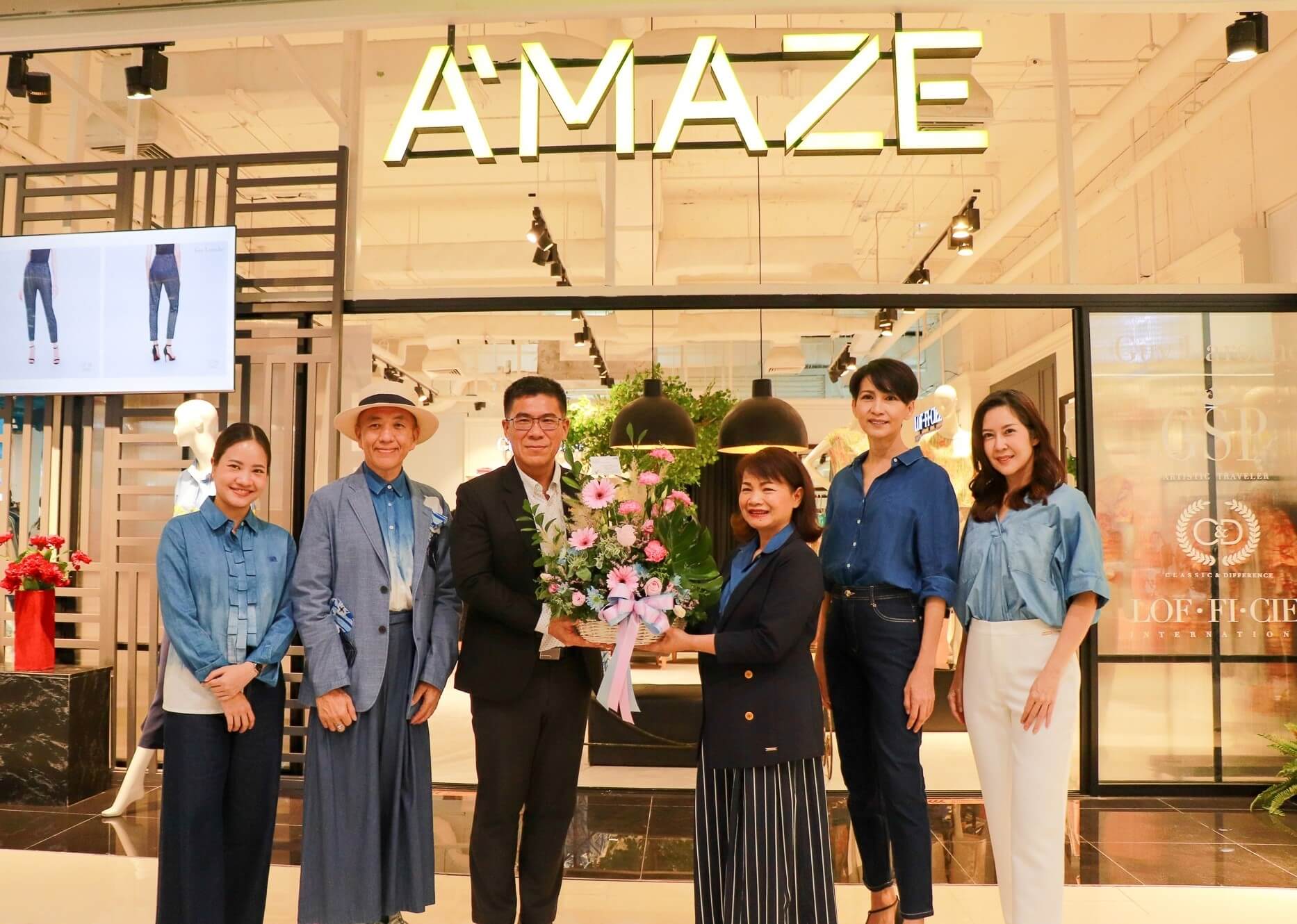 ผู้บริหารเอ็ม บี เค ร่วมยินดีร้าน A’MAZE ฉลองร้านโฉมใหม่ ชั้น 1 พาราไดซ์ พาร์ค