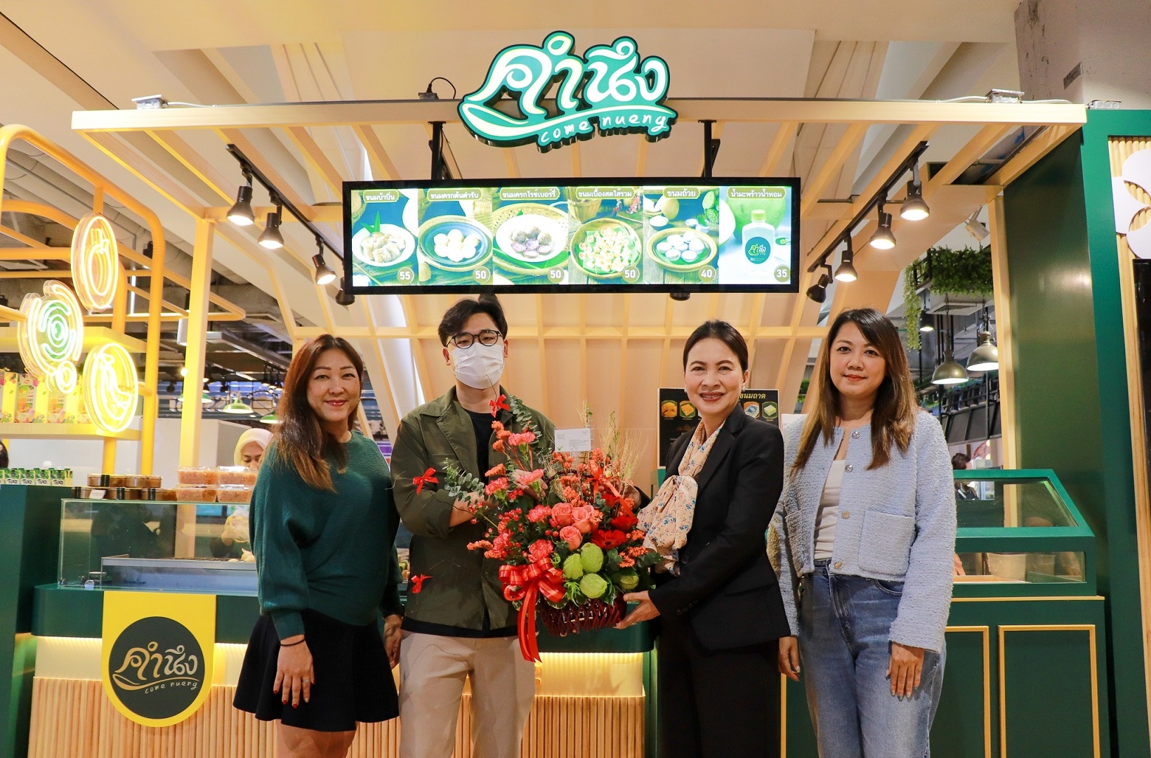 ผู้บริหารพาราไดซ์ พาร์ค ร่วมต้อนรับและยินดีแก่ ร้านคำนึง เปิดสาขาใหม่ สาขาที่ 13